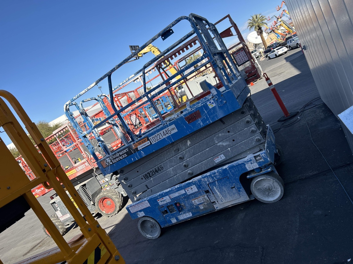 2017 Genie GS-3246-7