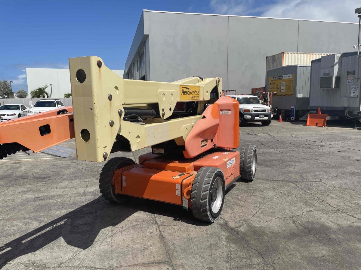 2013 JLG E450AJ
