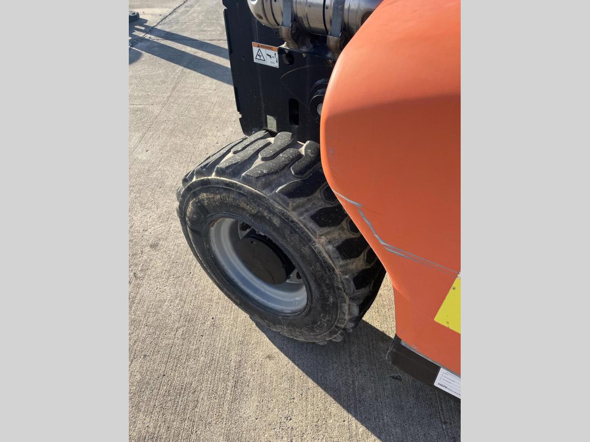 2017 JLG G5-18A