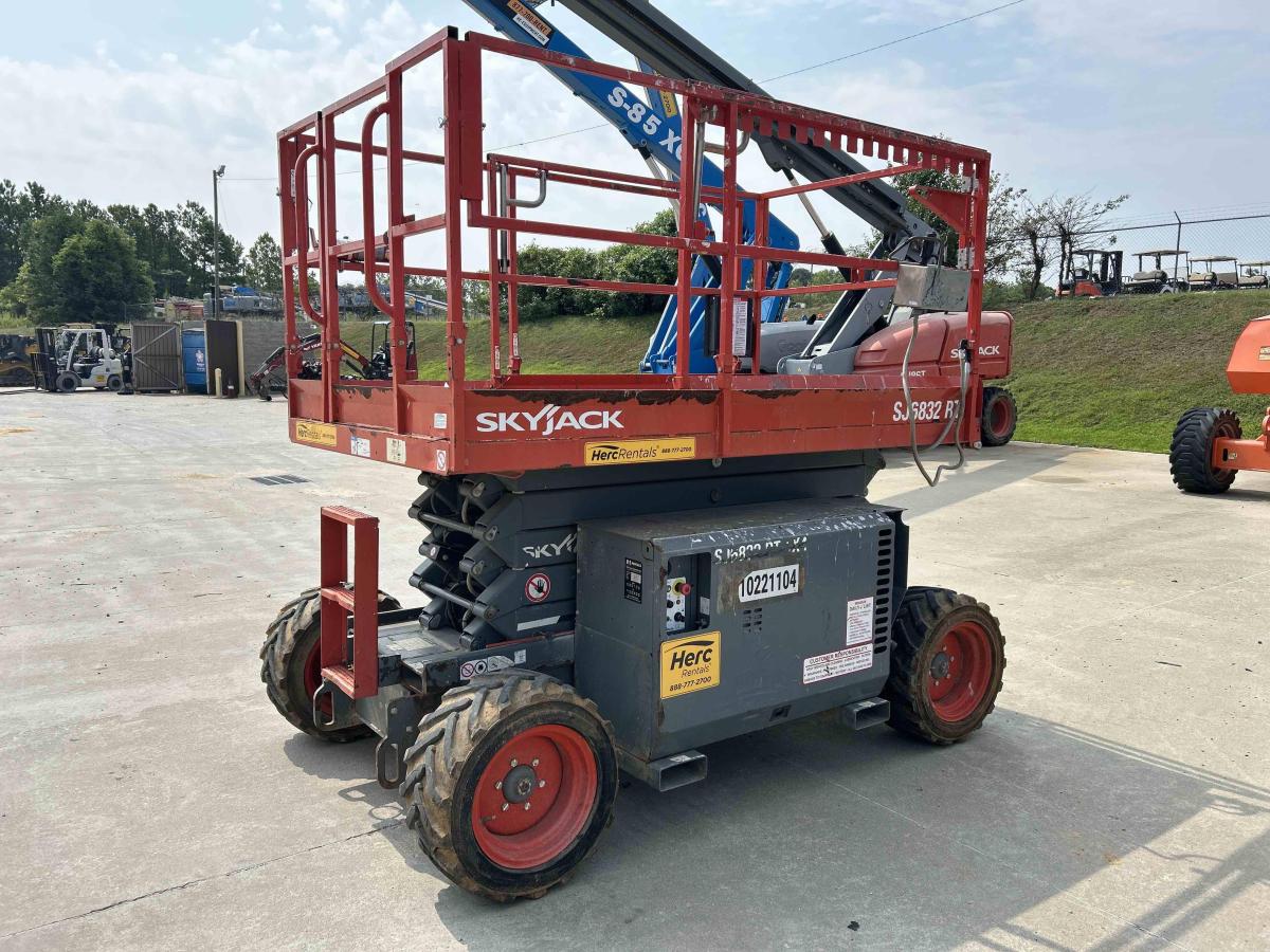 2017 Skyjack SJ-6832RT-3