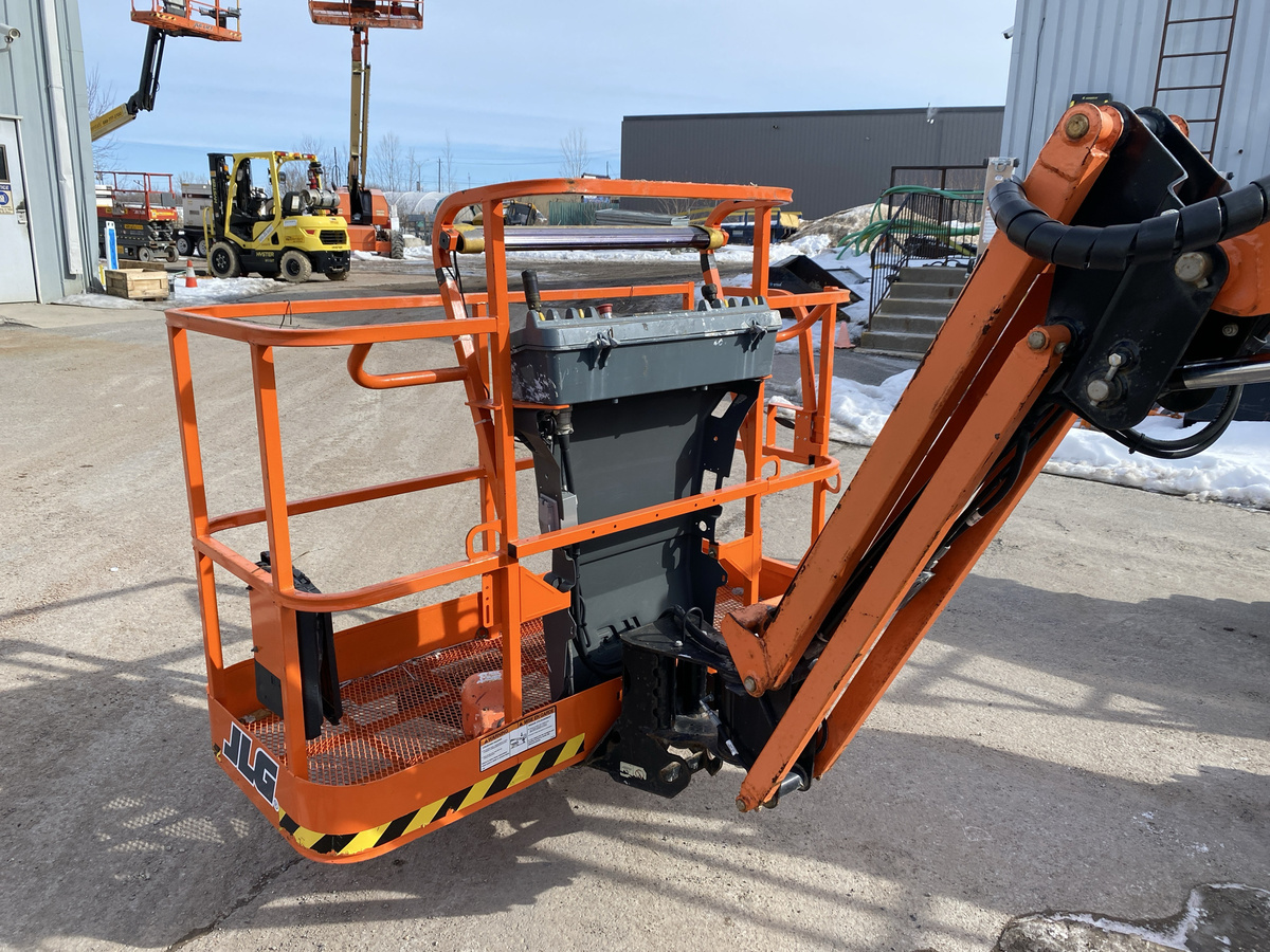 2017 JLG 450AJ-11