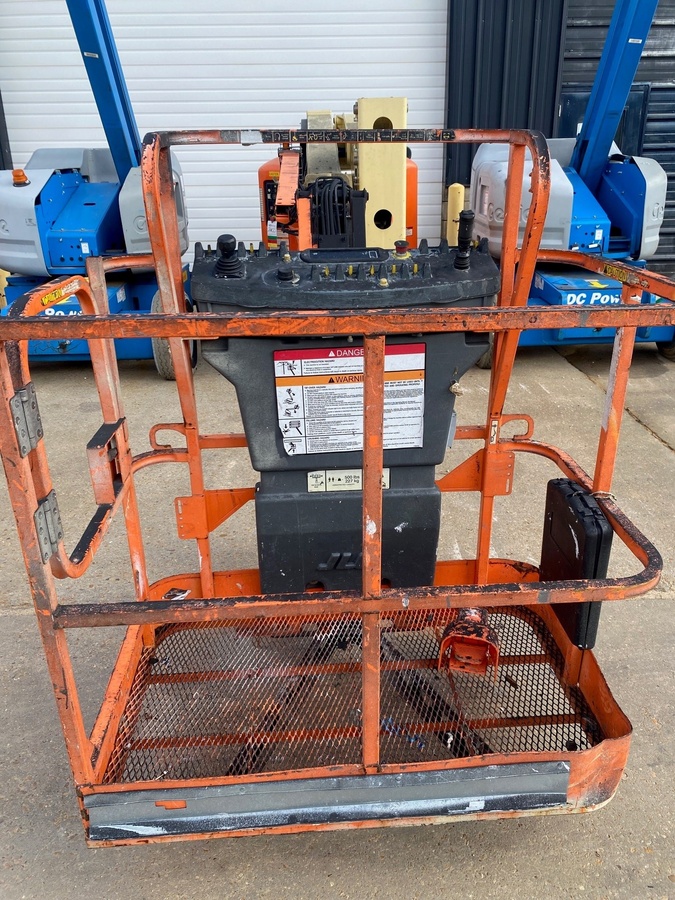 2017 JLG E400AJPN-6