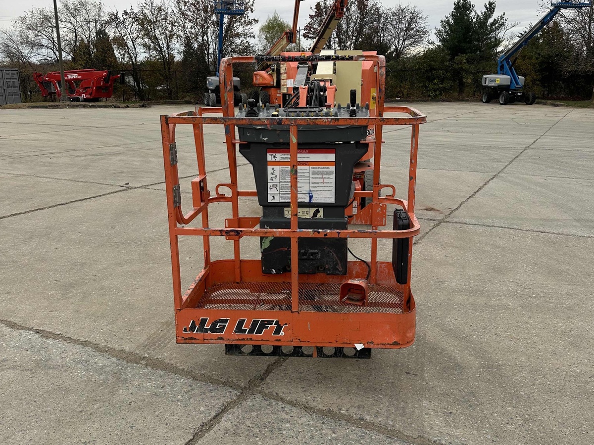2016 JLG E300AJP-3