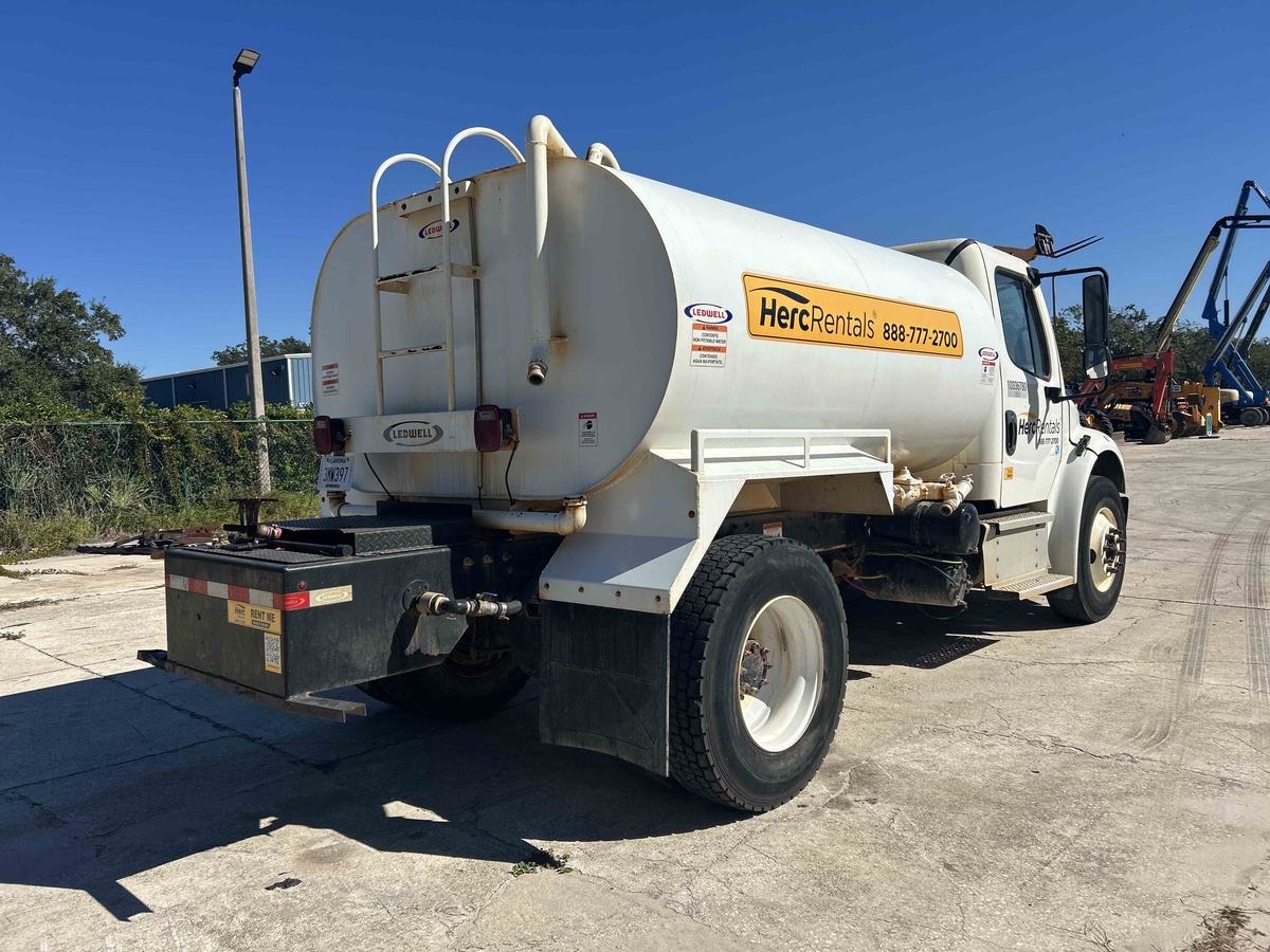 2021 Freightliner M2106-3