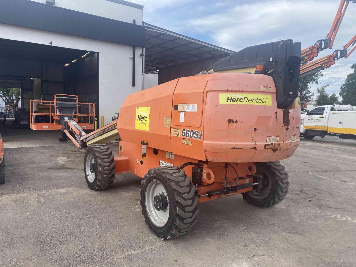 2017 JLG 660SJ