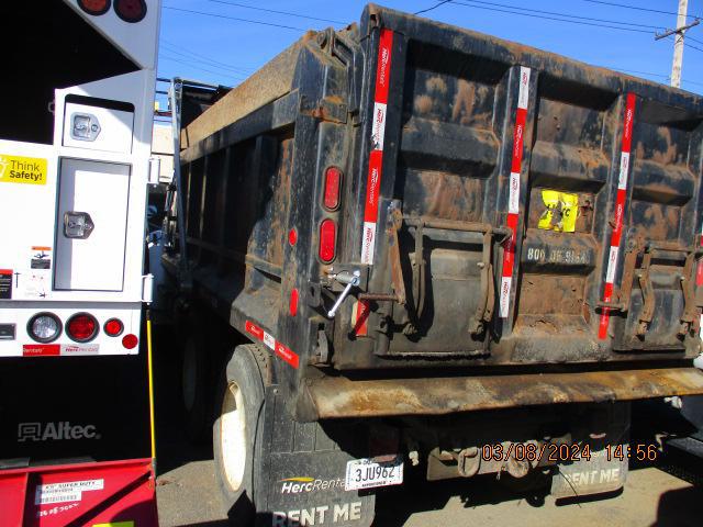 2016 Freightliner M2106