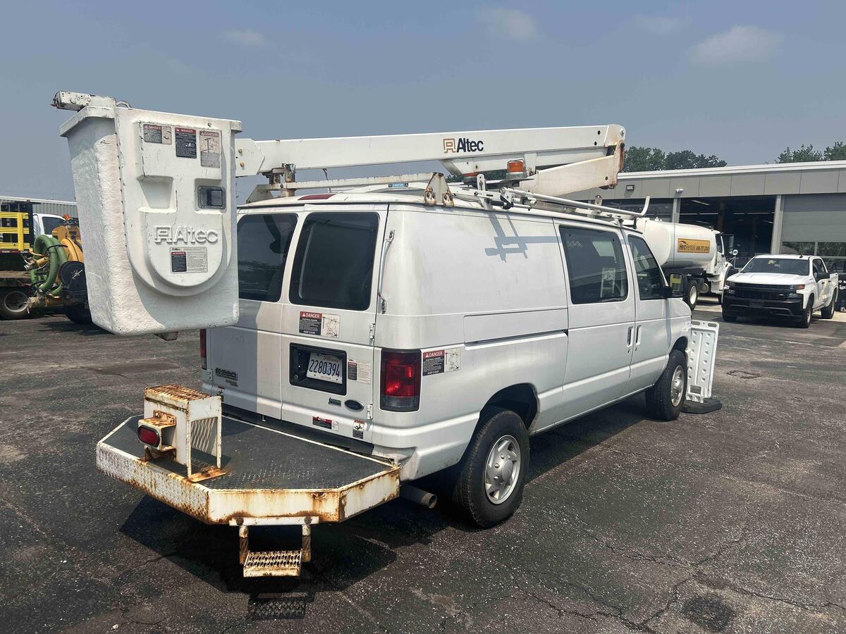 2011 Ford E350 Superduty-2