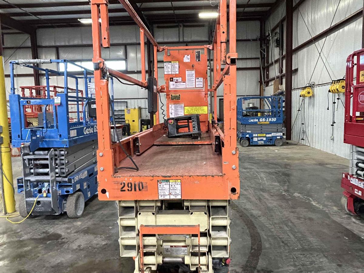 2017 JLG 2632ES