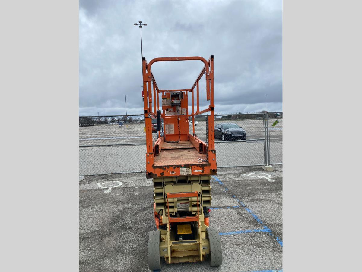 2017 JLG 2632ES