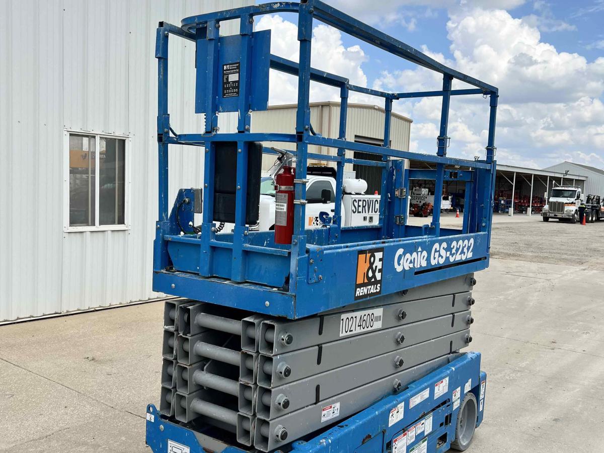 2017 Genie GS-3232