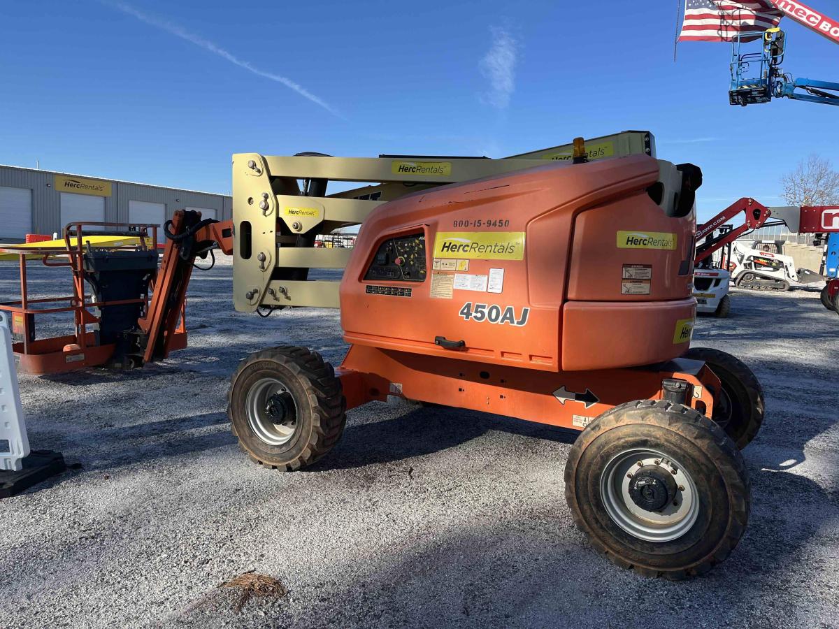 2017 JLG 450AJ