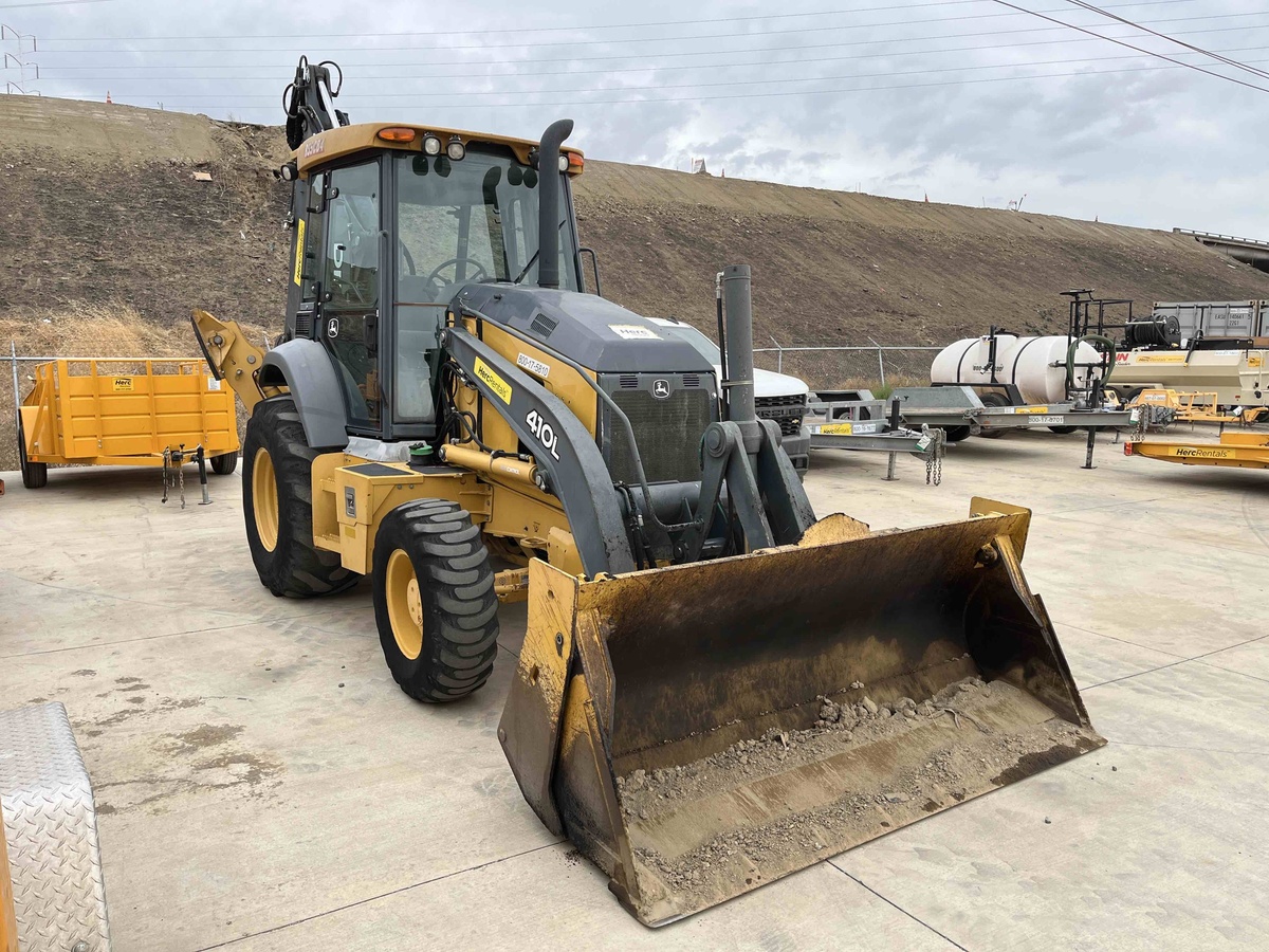2017 John Deere 410L-2