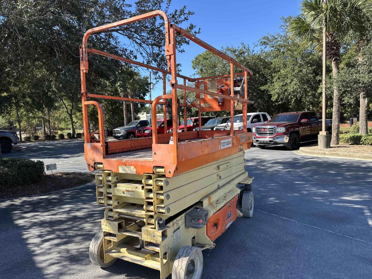 2017 JLG 2646ES