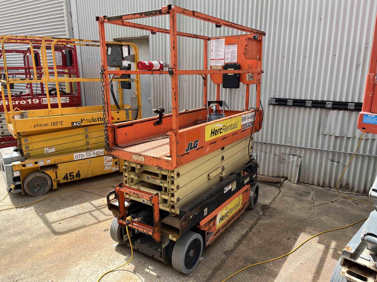 2017 JLG 1932R