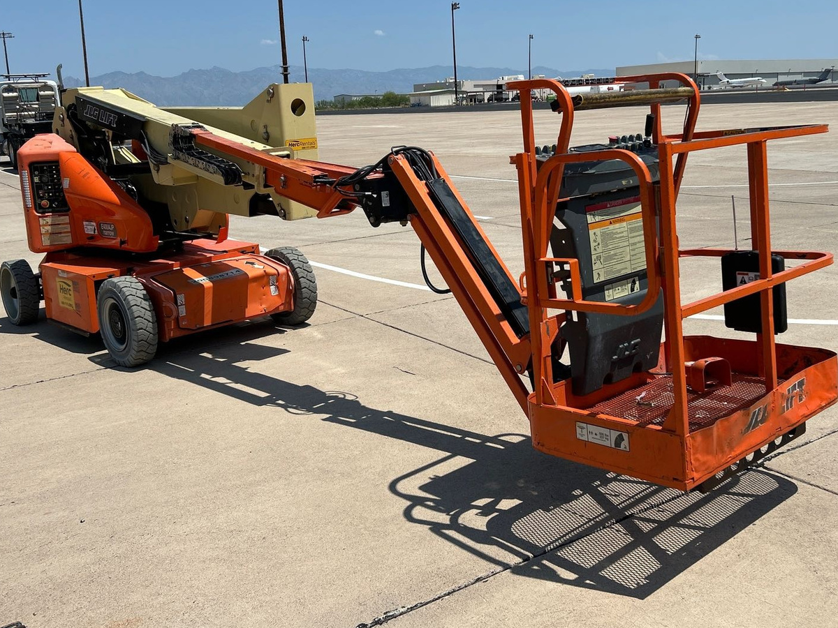 2018 JLG E400AJPN-2