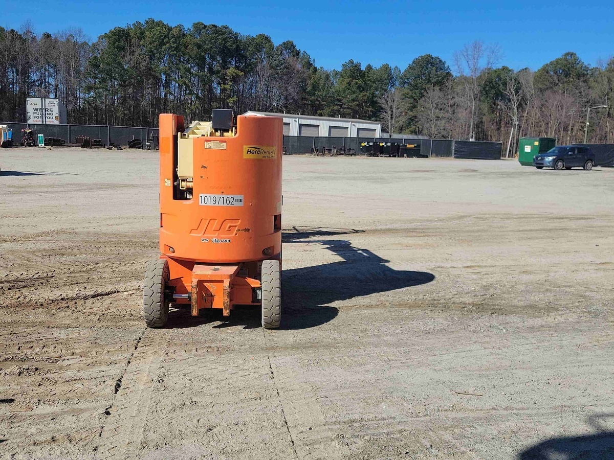 2016 JLG E300AJP-7