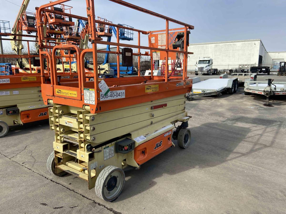 2018 JLG 3246ES