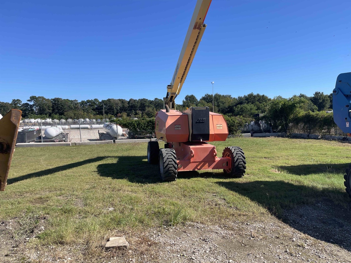 2017 JLG 800A-4