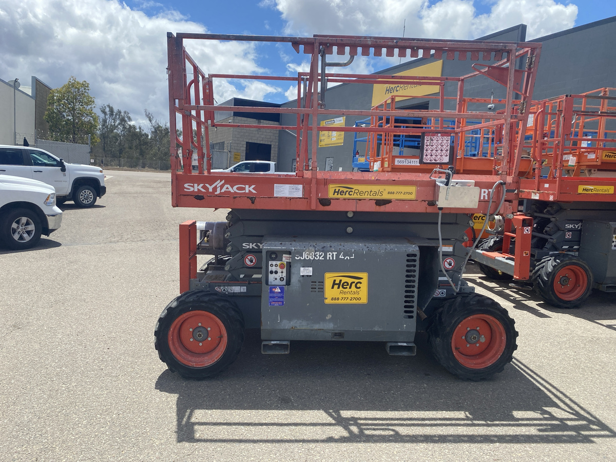 2019 Skyjack SJ-6832RT-2