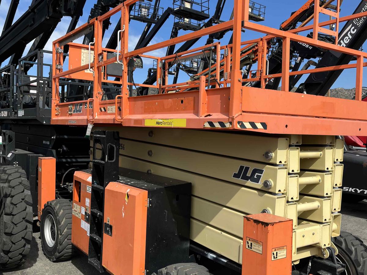 2017 JLG 530LRT