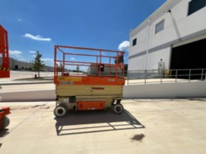 2018 JLG 3246ES