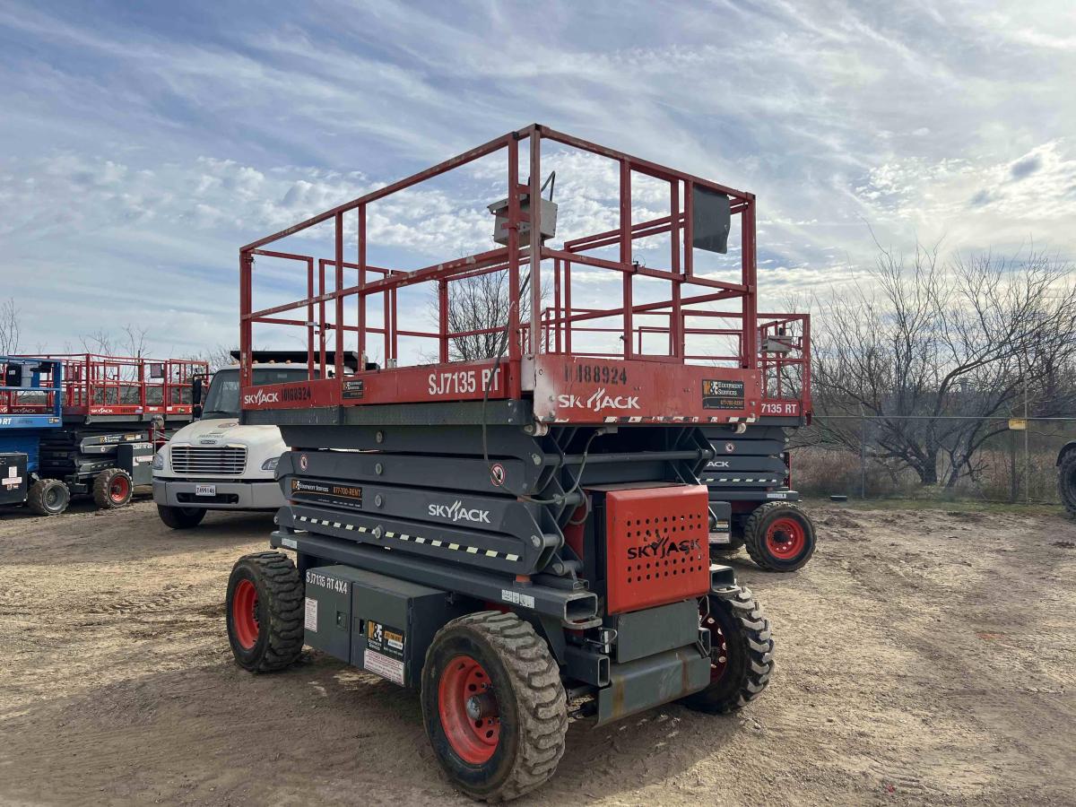 2016 Skyjack SJ-7135RT