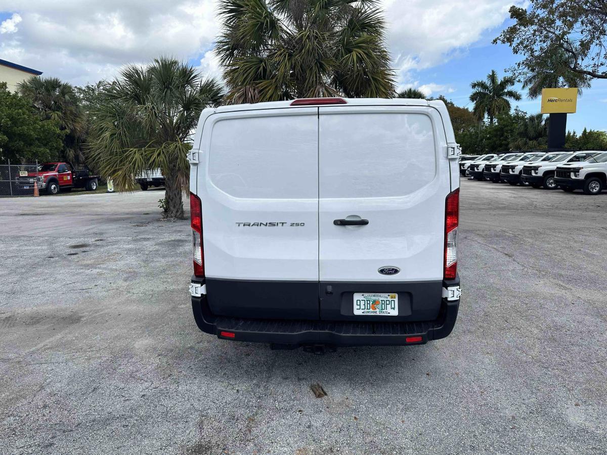 2018 Ford Transit 250-4