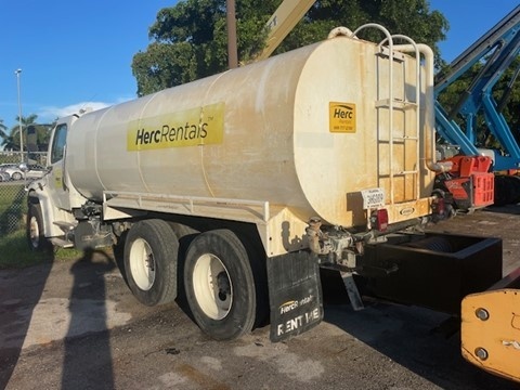 2016 Freightliner M2106-4