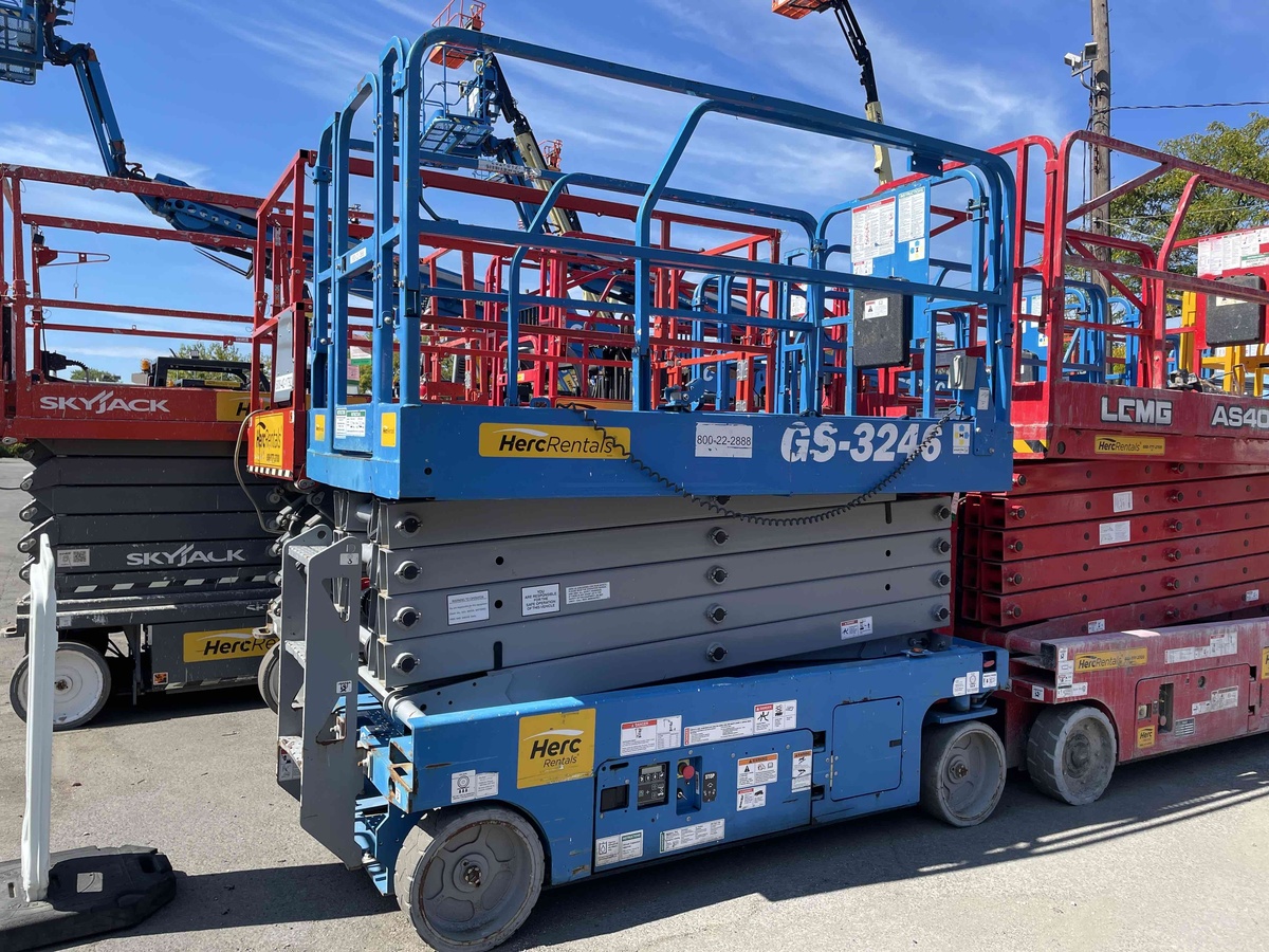 2018 Genie GS-3246