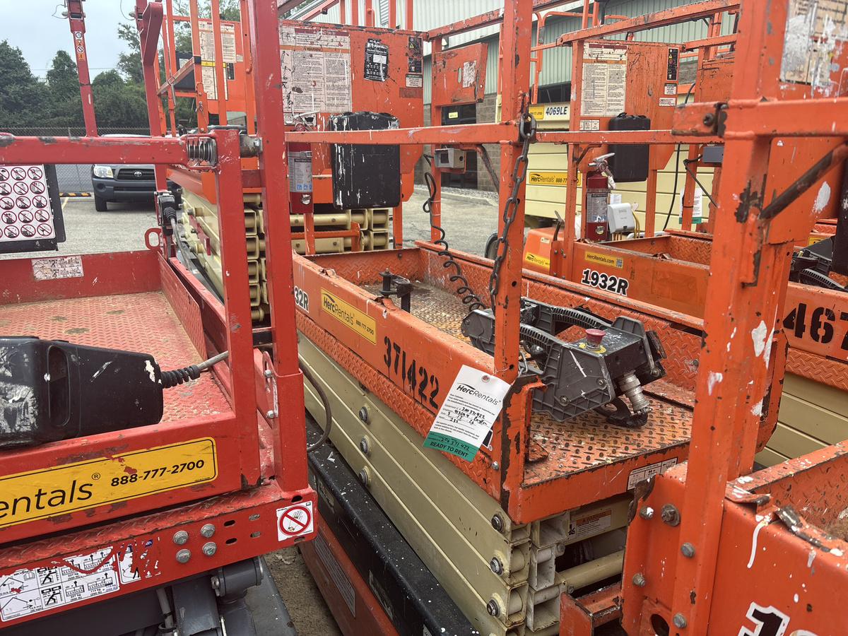 2017 JLG 1932R-3