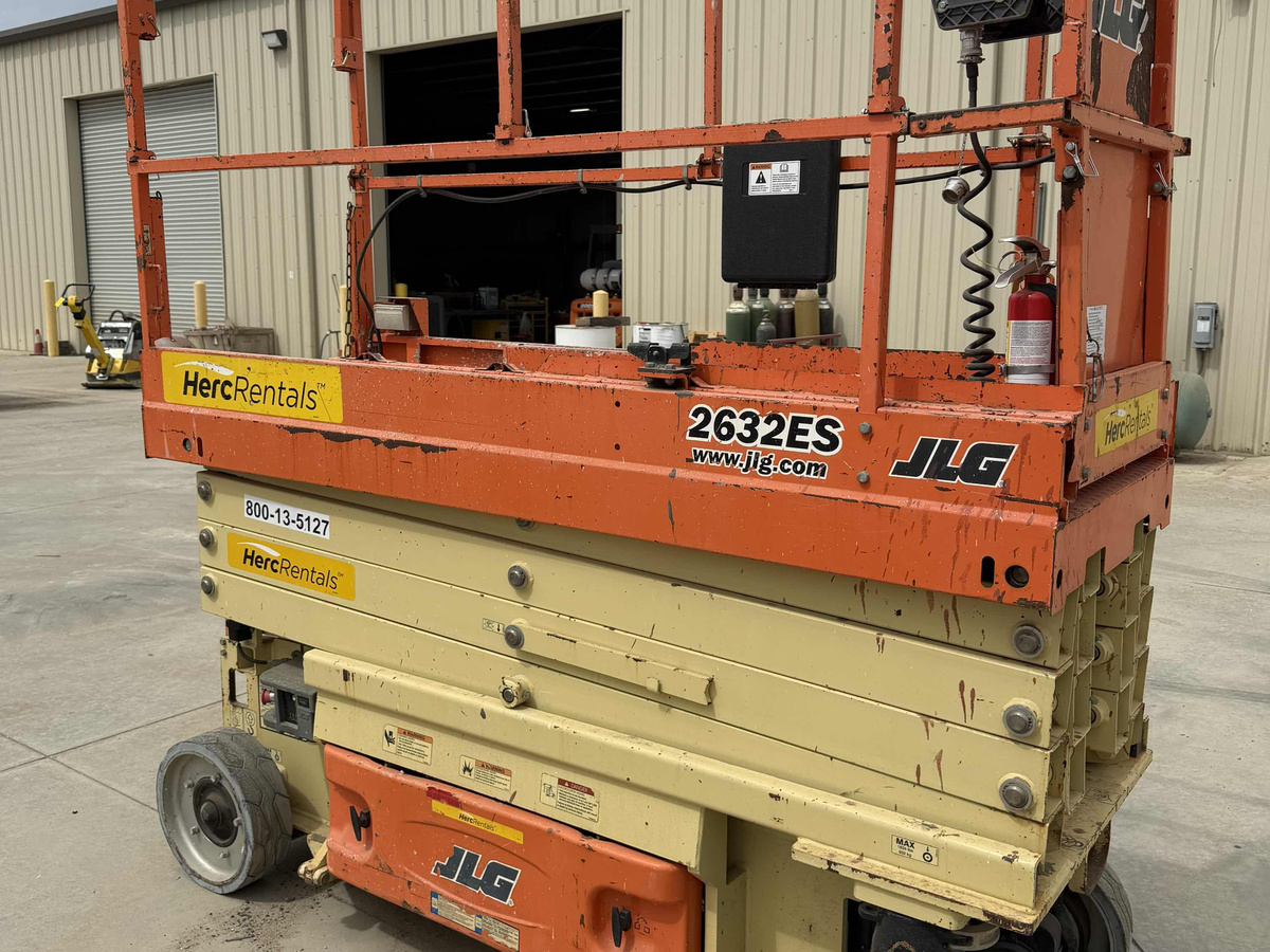 2017 JLG 2632ES-4