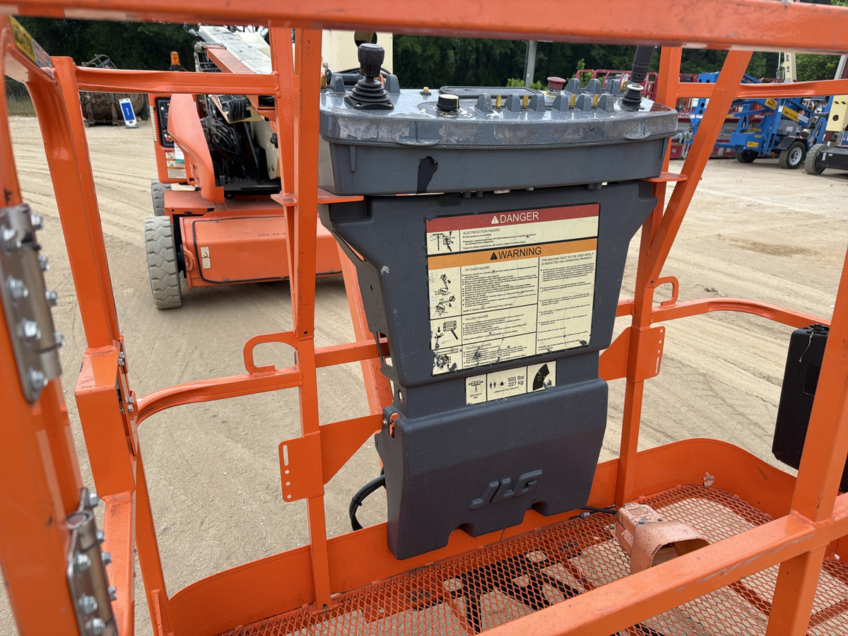 2015 JLG E450AJ-8