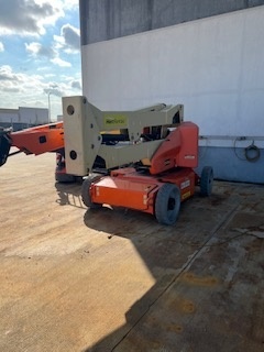 2017 JLG E450AJ-4