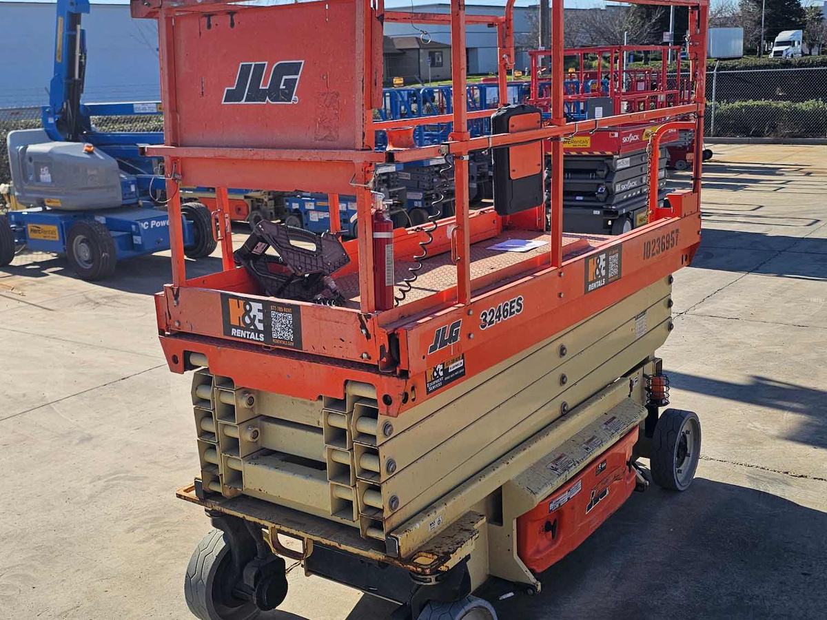 2018 JLG 3246ES-4