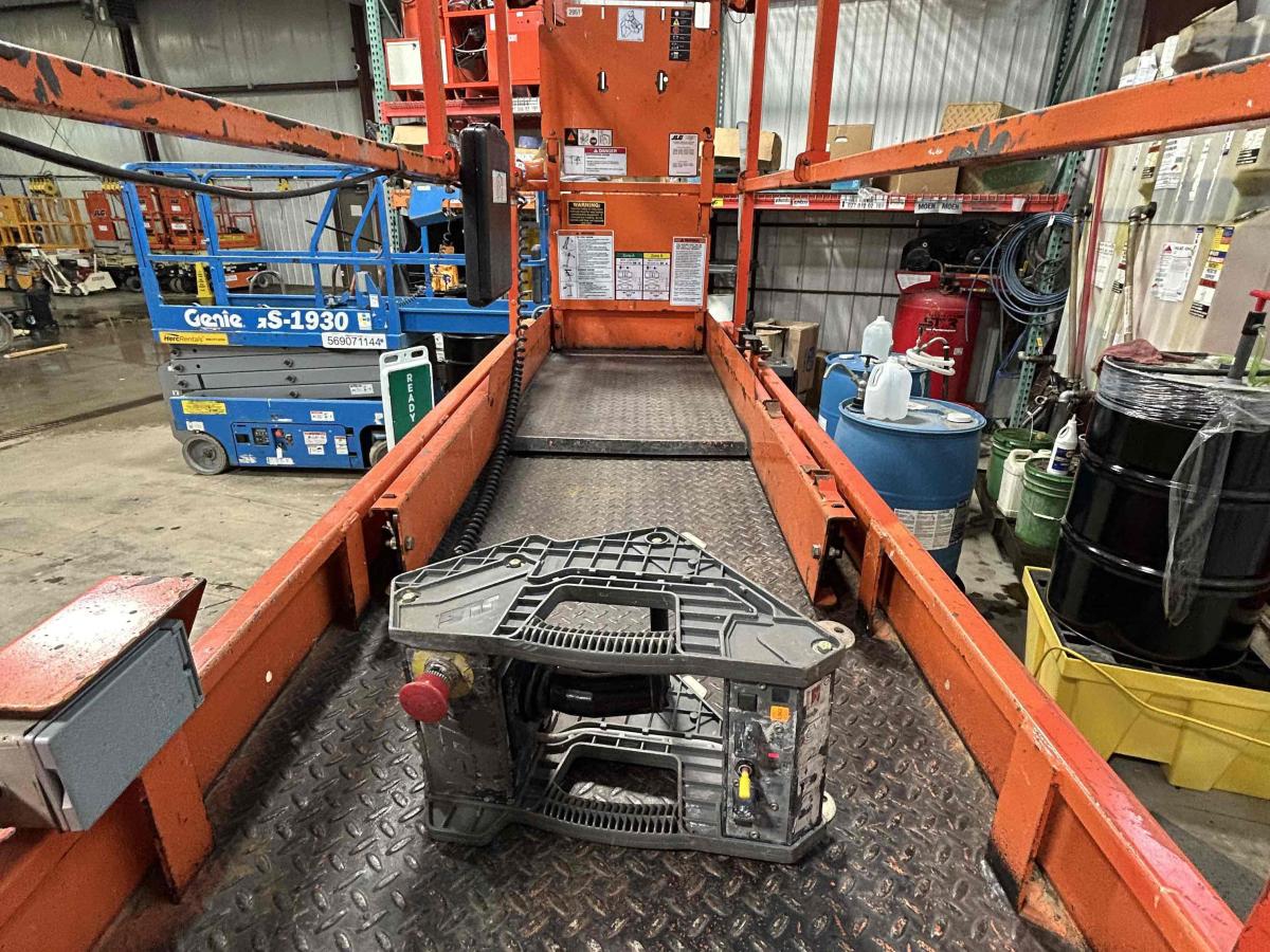 2017 JLG 2632ES