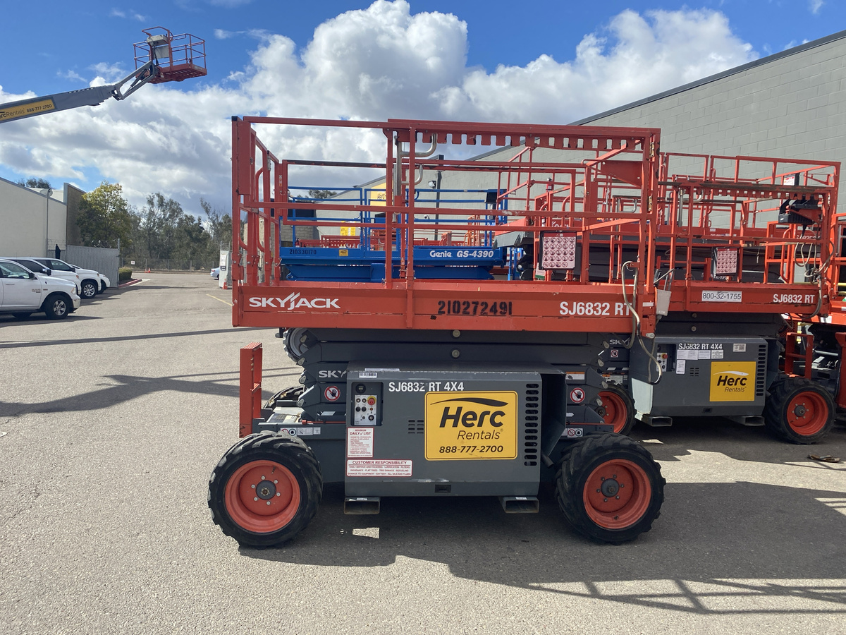 2019 Skyjack SJ-6832RT-4