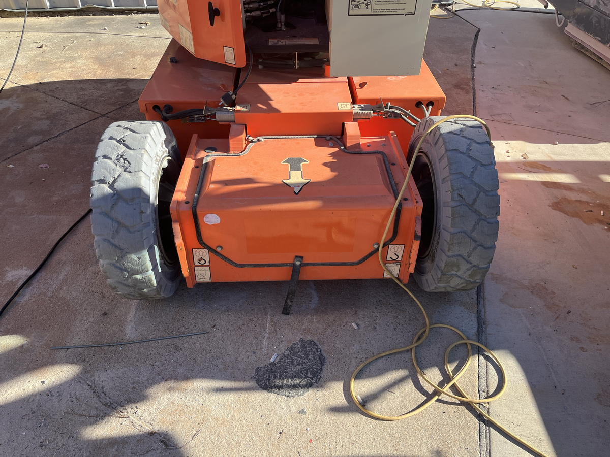 2017 JLG E300AJ-9