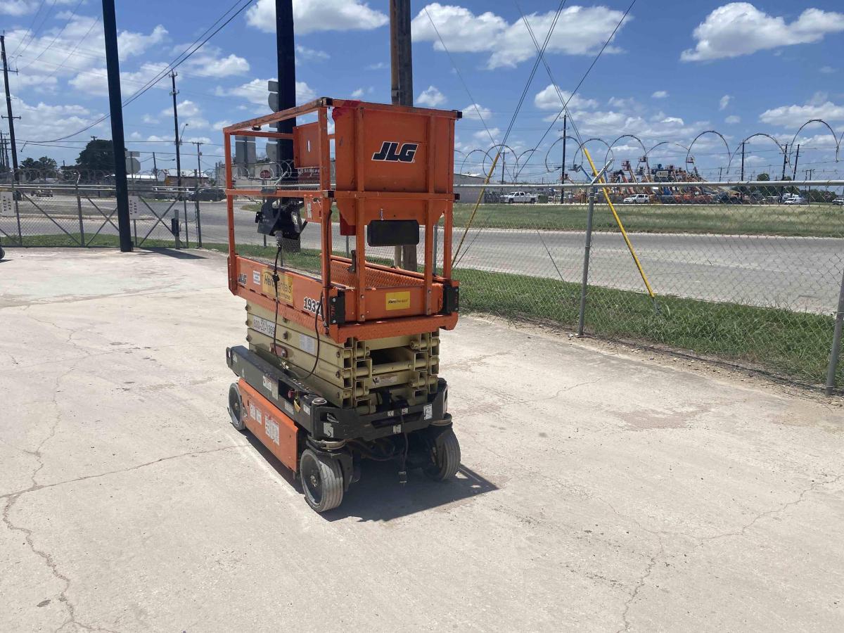 2018 JLG 1932R-8