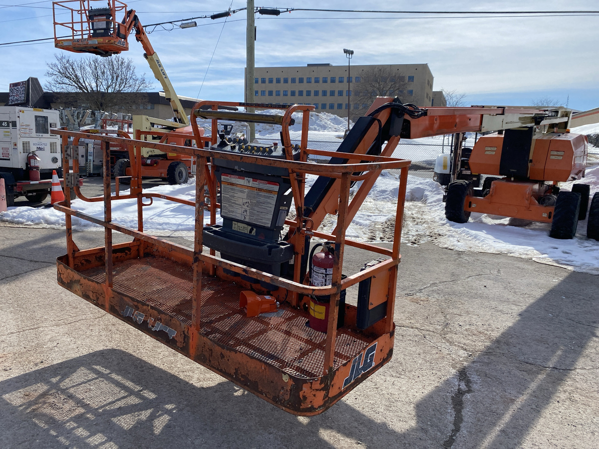 2017 JLG 800AJ-2