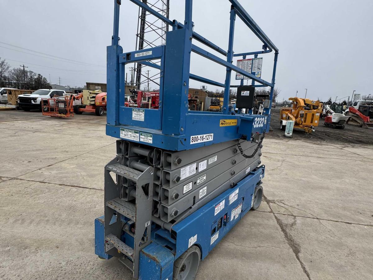 2017 Genie GS-3232-7