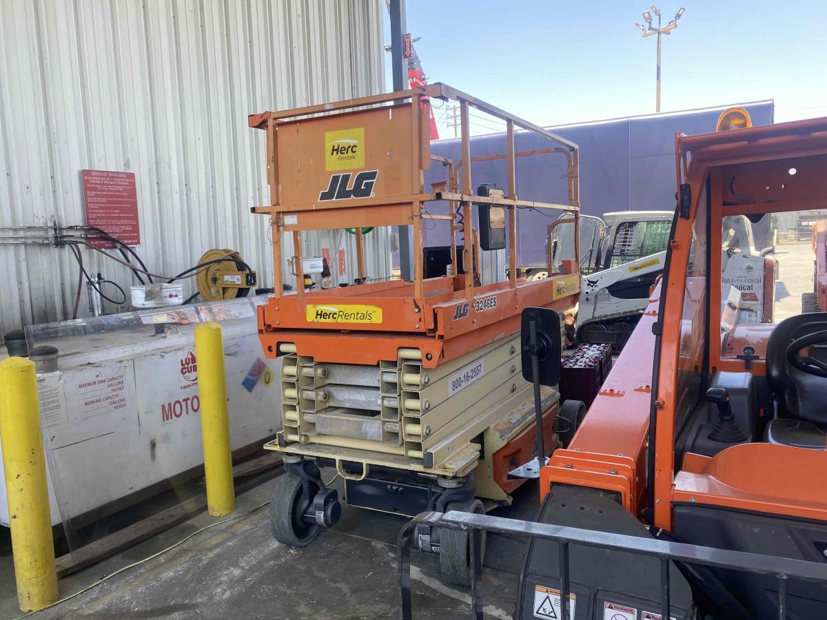 2017 JLG 3246ES-2