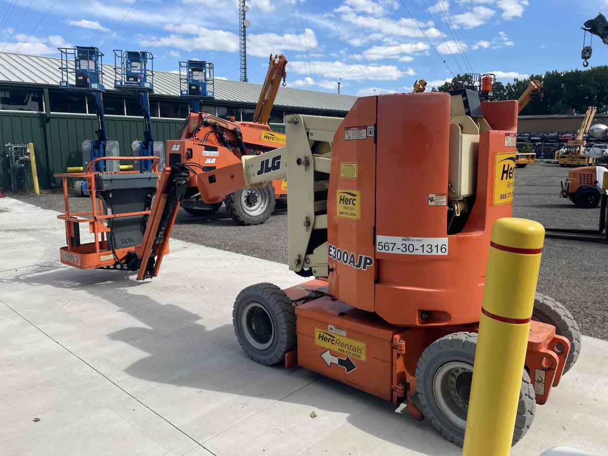 2015 JLG E300AJP