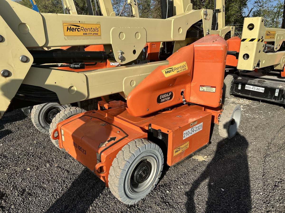 2018 JLG E400AJPN-11