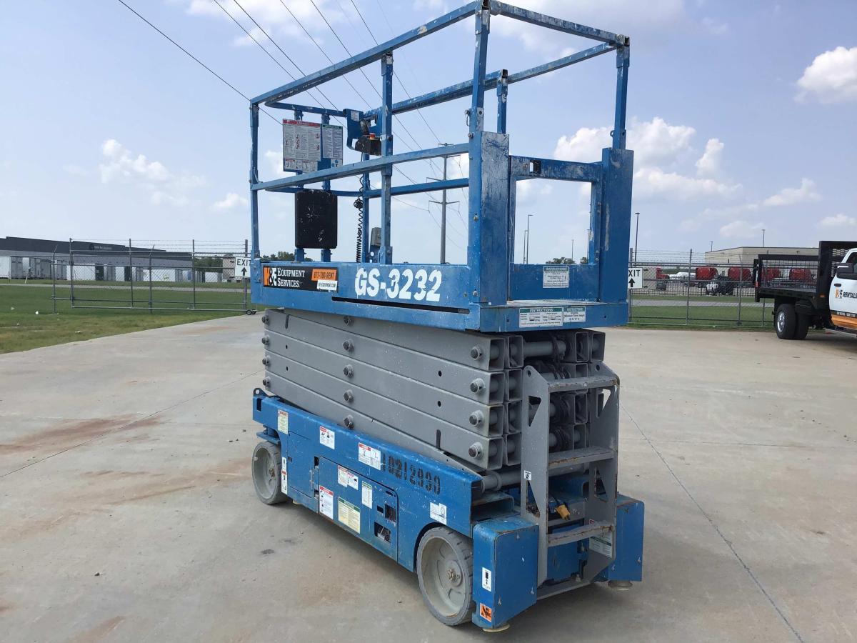 2017 Genie GS-3232