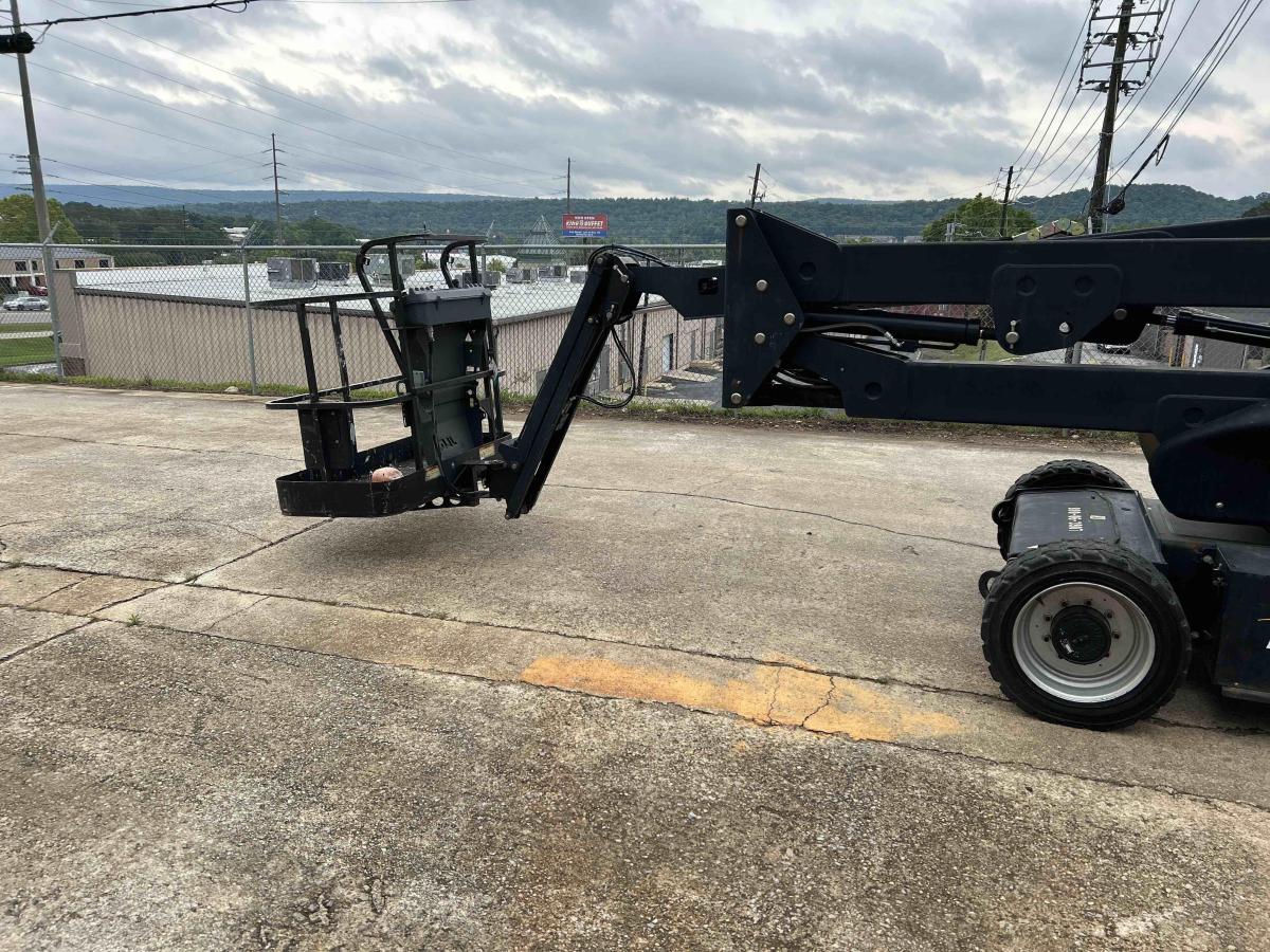 2015 JLG E450AJ