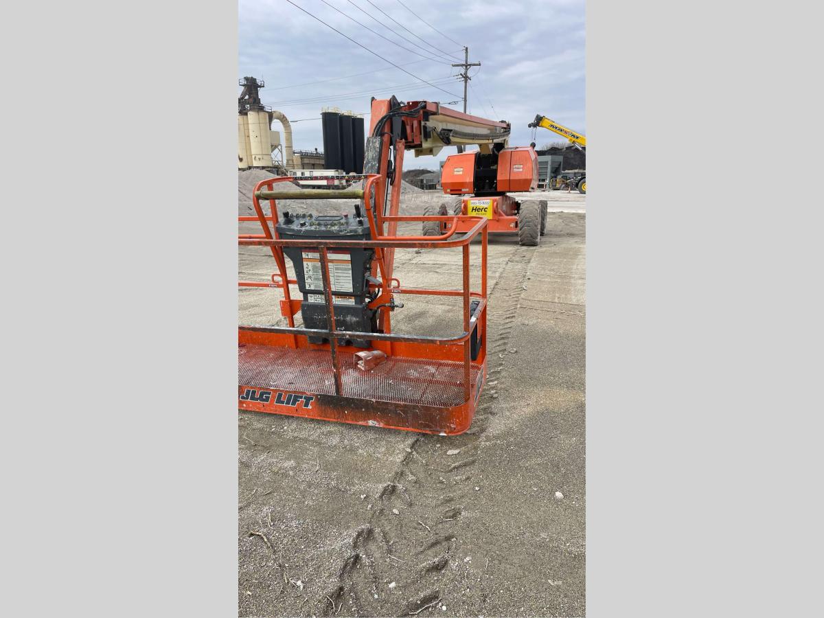 2017 JLG 860SJ