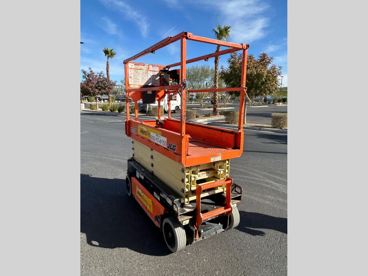 2017 JLG 1932R