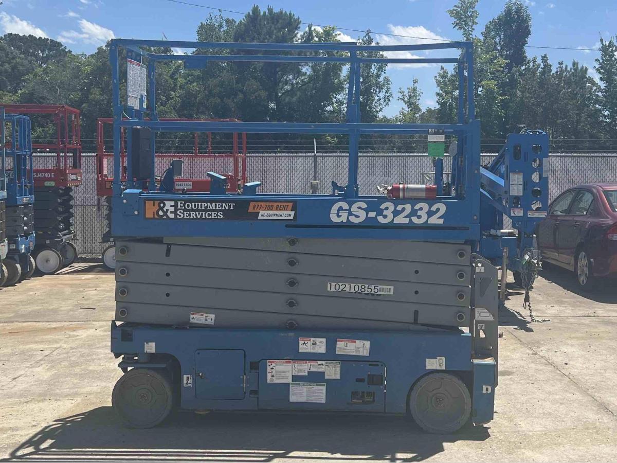 2017 Genie GS-3232