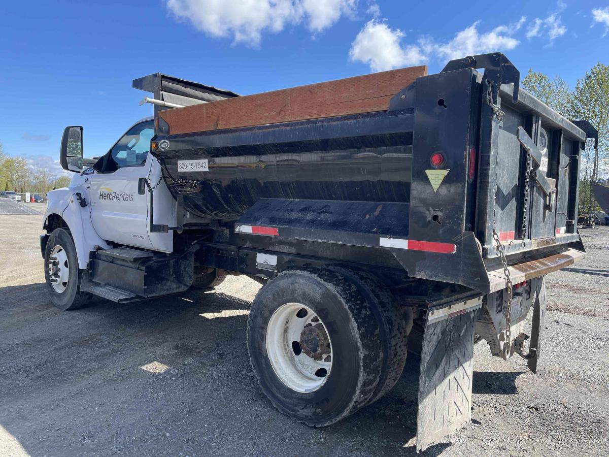 2017 Ford F750-4