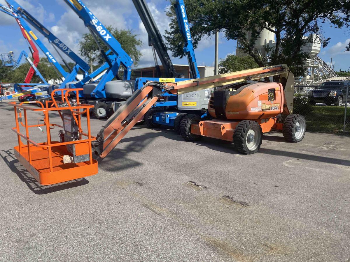 2016 JLG 600AJ